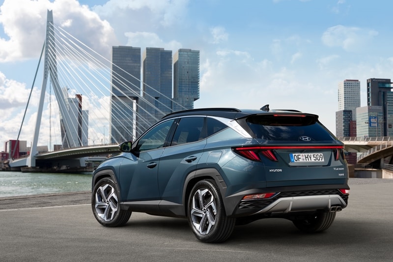 2021 Tucson customers will be able to choose from nine exterior colours overall, including three new ones: Shimmering Silver, Amazon Grey and Teal. Moreover, the option of a two-tone roof in either a Phantom Black or Dark Knight offers customers even more scope for personalisation. Each exterior body colour can be combined with a two-tone roof.