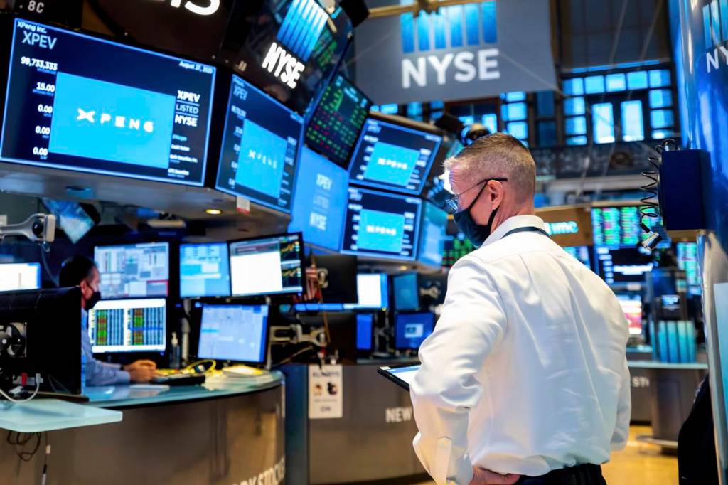 Wall Street hits near 7-week low on Coronavirus fears, stimulus fog