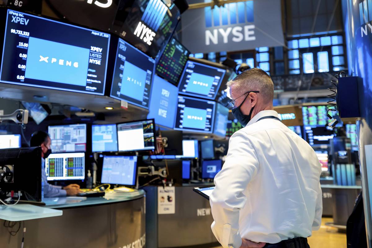 Global stocks turn lower, with S&P facing 4th week of losses Global stocks turn lower, with S&P facing 4th week of losses
