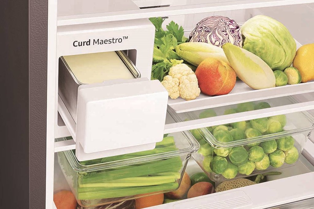 The on-device AI function also intelligently suggests moving private content to the Secure Folder, thus enhancing smartphone privacy.
The on-device AI function also intelligently suggests moving private content to the Secure Folder, thus enhancing smartphone privacy.