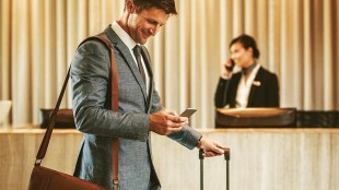 The hotel asked him to delete the review and, when he refused, a police report was filed.