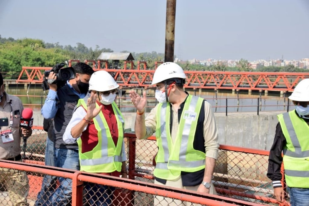 He also held high-level meetings with officials concerned to ensure that water production increases at both the water treatment plants -- Sonia Vihar and Bhagirathi.