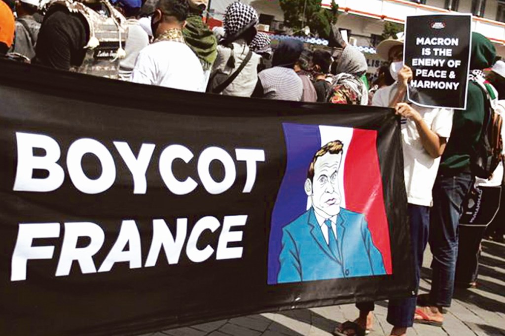 Protesters hold a banner depicting French President Emmanuel Macron during a protest against Macron's comments considered insulting Muslims, in Yogyakarta, Indonesia (REUTERS Image) Protesters hold a banner depicting French President Emmanuel Macron during a protest against Macron's comments considered insulting Muslims, in Yogyakarta, Indonesia (REUTERS Image)