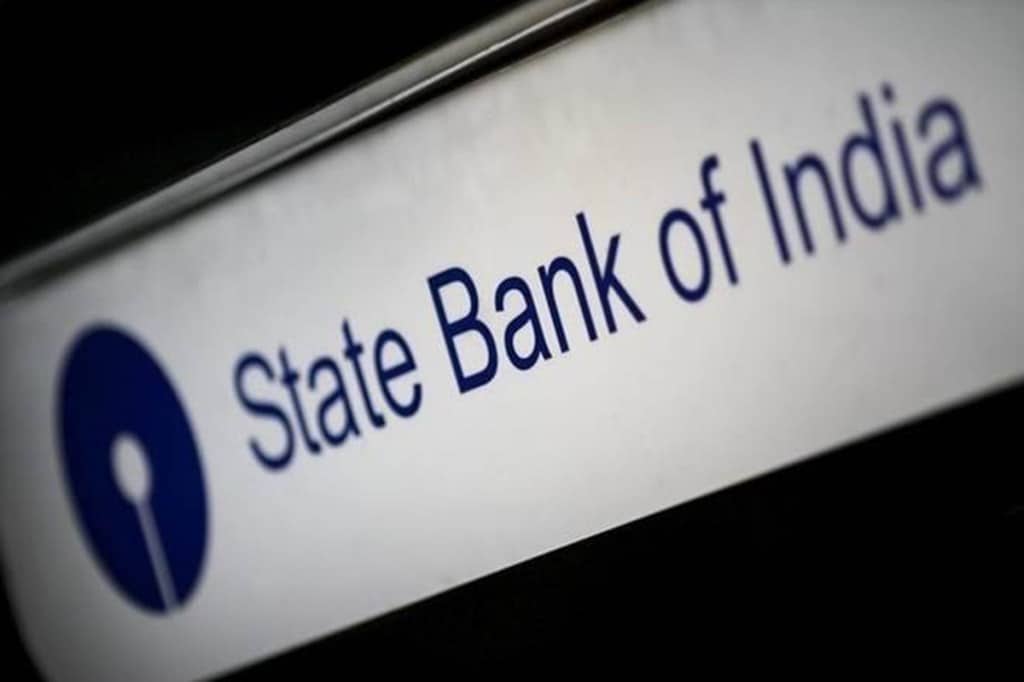 The Reserve Bank of India (RBI) has barred HDFC Bank from launching digital banking initiatives and issuing new credit cards.