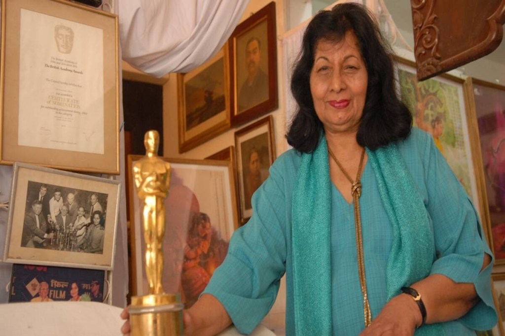 The last rites took place at the Chandanwadi crematorium in South Mumbai