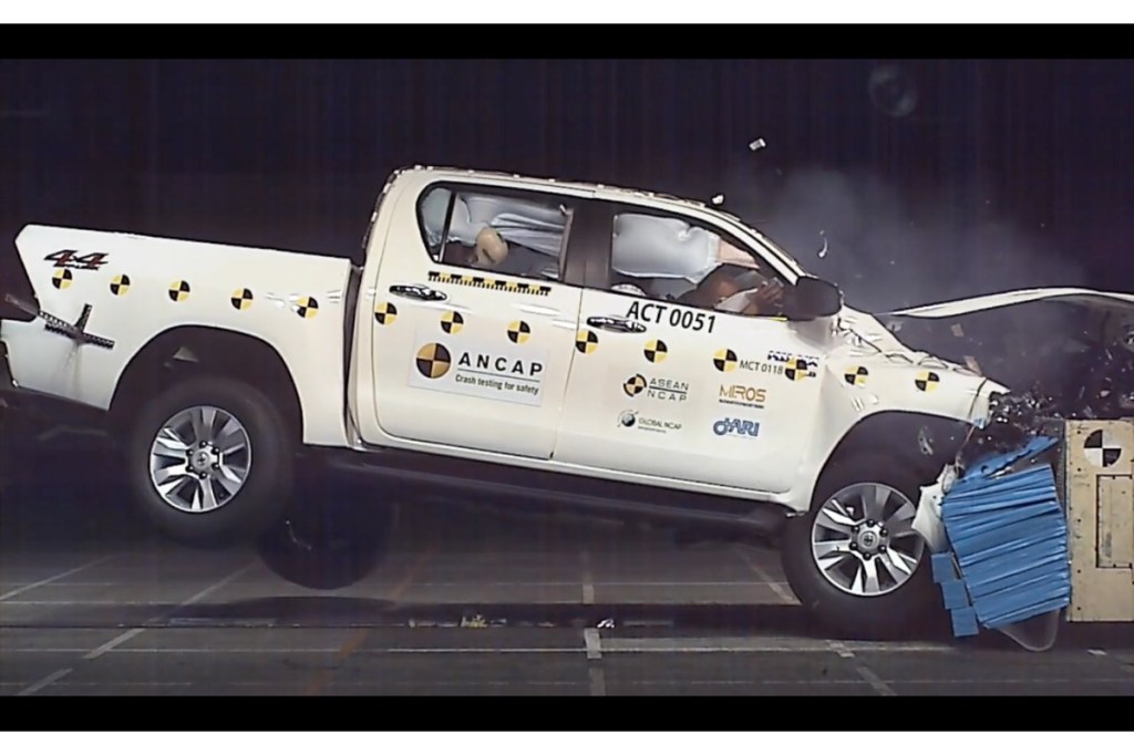 2020 Toyota Fortuner hilux crash test 5 star NCAP
