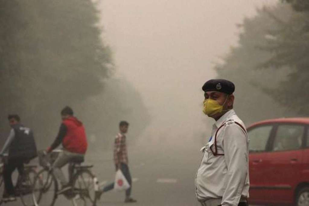 The share of farm fires in Delhi's PM2.5 pollution stood at 10 per cent.