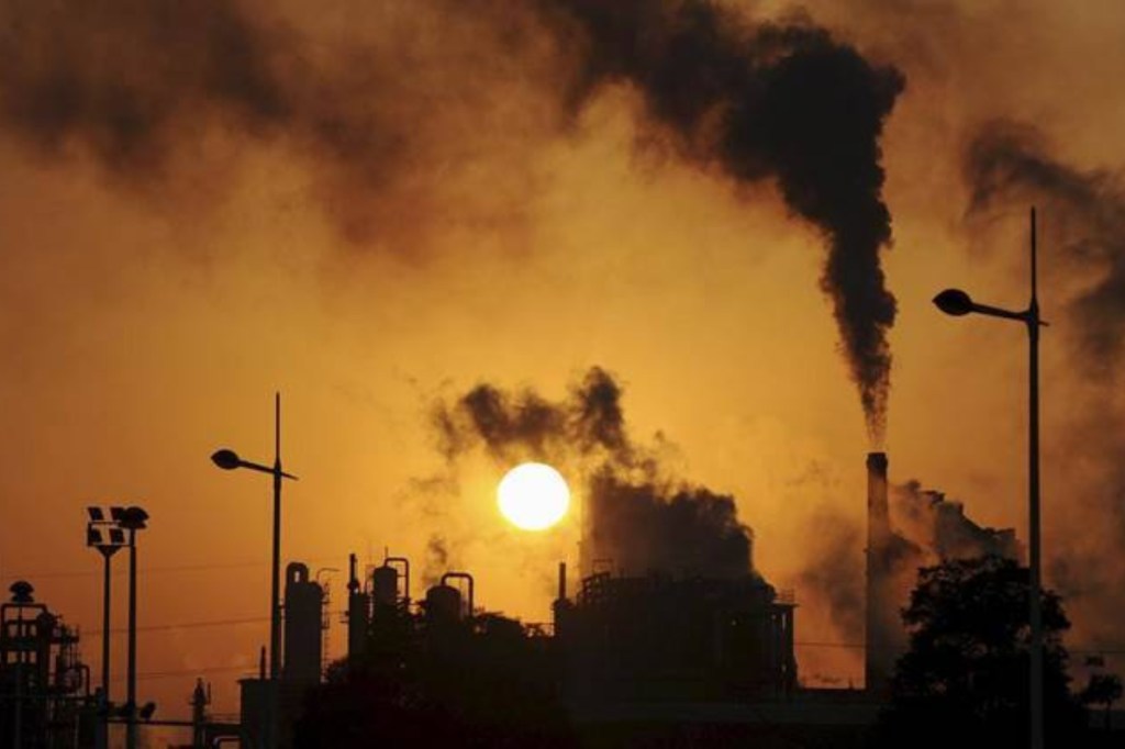 Delhi, Delhi pollution, air pollution, smog, smog gun, AQI, air quality, winter, Delhi air pollution, Rs 1 crore, jail, Prakash Javadekar, environment