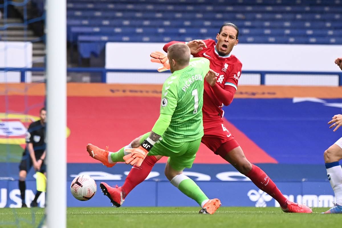 Liverpool's Virgil van Dijk collides with Everton's Jordan Pickford resulting in an injury to van Dijk and him being substituted. (Courtesy: Reuters image) Liverpool's Virgil van Dijk collides with Everton's Jordan Pickford resulting in an injury to van Dijk and him being substituted. (Courtesy: Reuters image)
