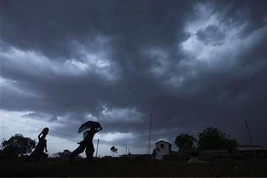 cyclone in Vizag, cyclone warning, cyclone in India, depression test, depression in bay of bengal, andhra pradesh weather, andhra pradesh news, andhra pradesh red alert cyclone in Vizag, cyclone warning, cyclone in India, depression test, depression in bay of bengal, andhra pradesh weather, andhra pradesh news, andhra pradesh red alert