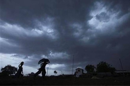 cyclone in Vizag, cyclone warning, cyclone in India, depression test, depression in bay of bengal, andhra pradesh weather, andhra pradesh news, andhra pradesh red alert cyclone in Vizag, cyclone warning, cyclone in India, depression test, depression in bay of bengal, andhra pradesh weather, andhra pradesh news, andhra pradesh red alert