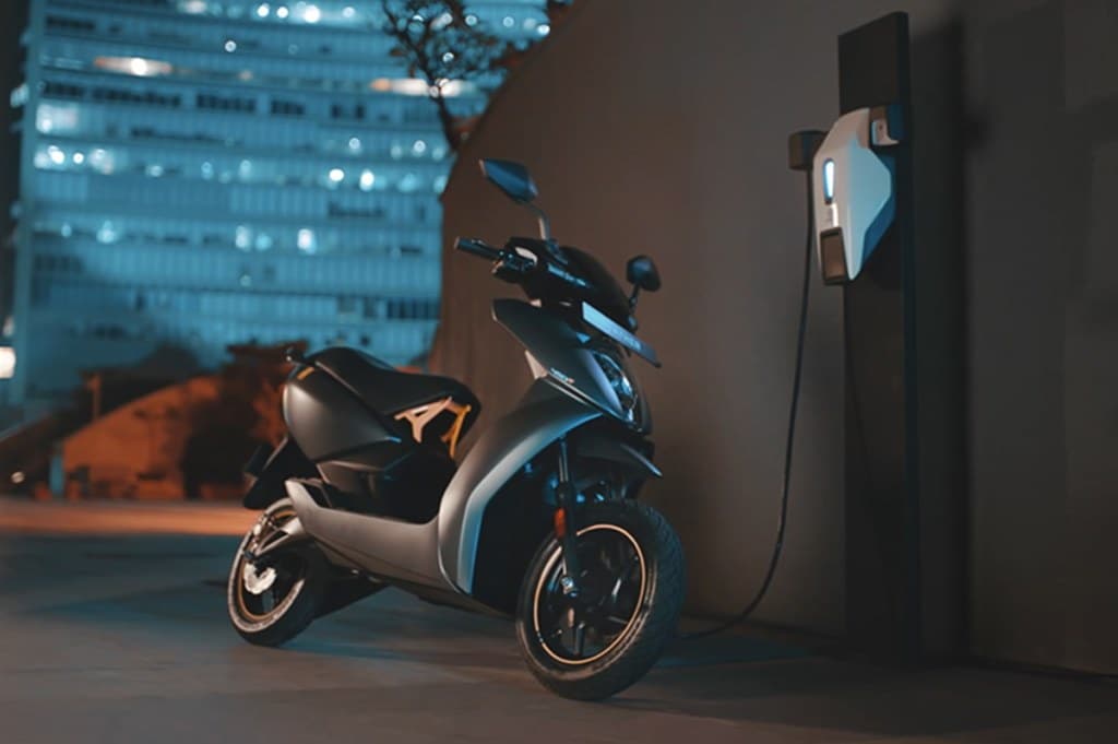 Ather 450 Plus electric scooter’s price in India slashed: Buyback program for 450X launched