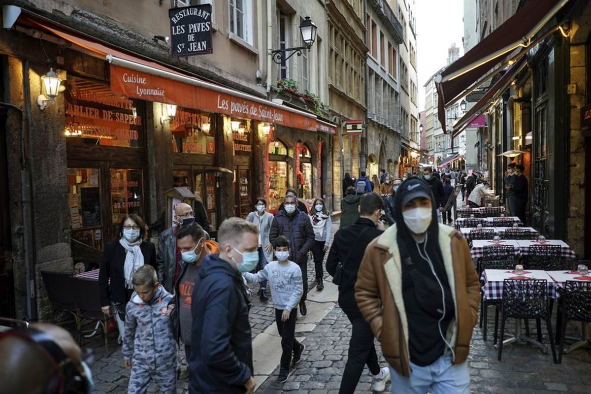 Nearly 32,690 coronavirus deaths have been counted in France, but the actual number is likely higher due to deaths at home and incomplete reporting from hospitals or rest homes. (Photo source: AP) Nearly 32,690 coronavirus deaths have been counted in France, but the actual number is likely higher due to deaths at home and incomplete reporting from hospitals or rest homes. (Photo source: AP)