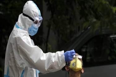 As many as 82,203 recoveries have been registered in the last 24 hours and the total recovered cases have exceeded the active cases by more than 48 lakh, it said. (Photo source: IE)