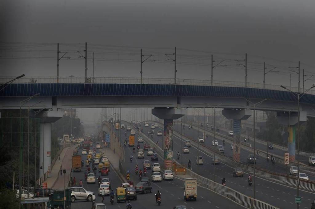 The mixing depth is the vertical height in which pollutants are suspended in the air. It reduces on cold days with a calm wind speed. (Photo source: IE)