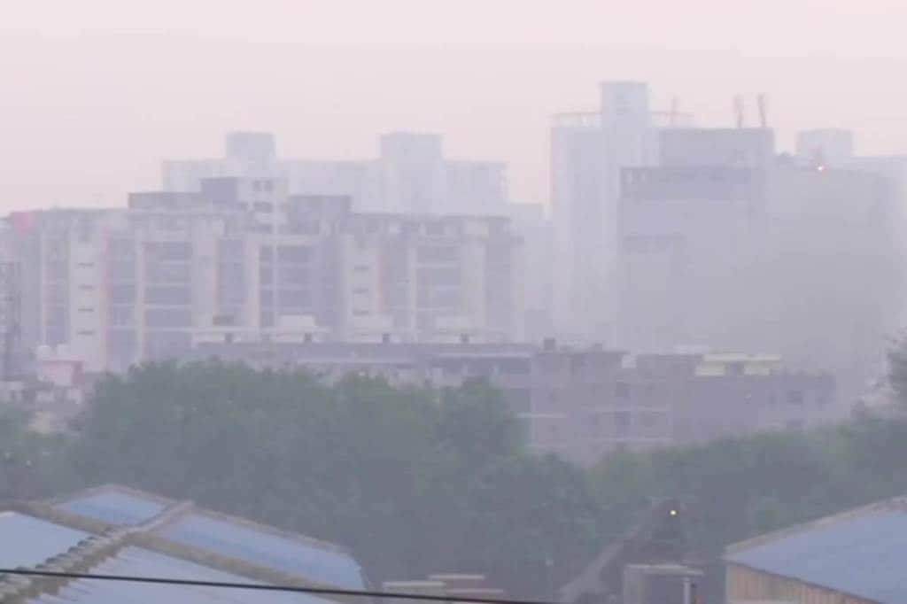 The Ministry of Earth Sciences' air quality monitor, SAFAR, said calm surface wind conditions prevail over the Delhi region. (Photo source: ANI)