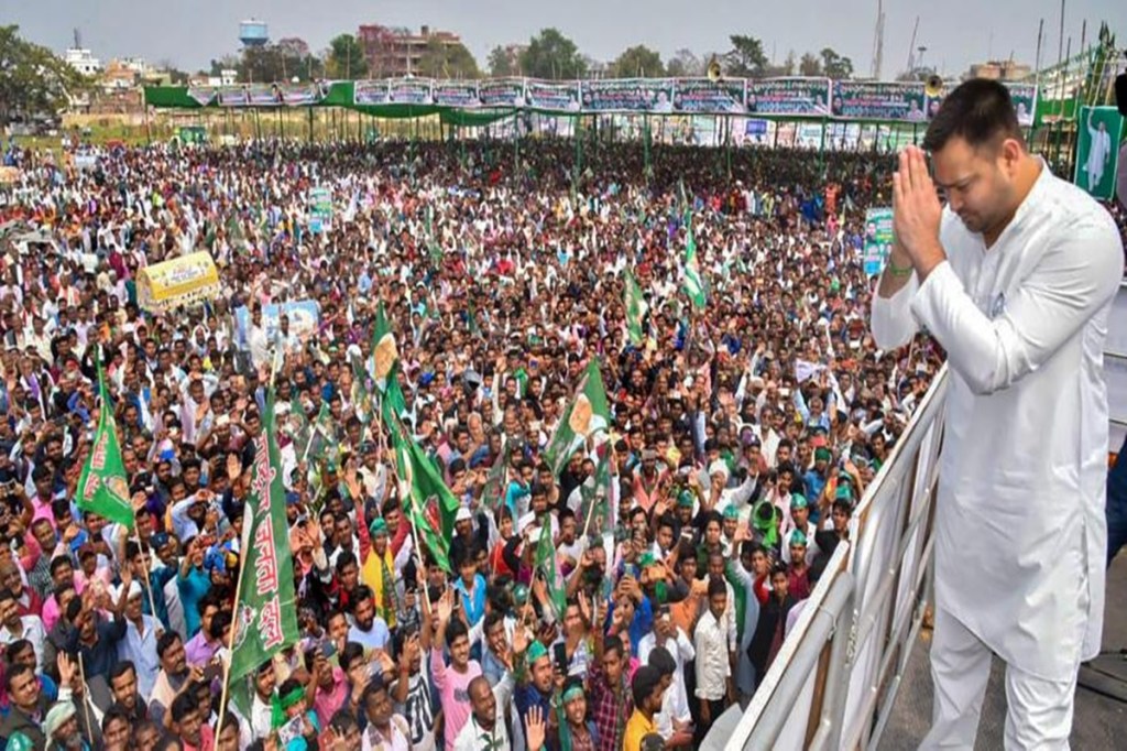 Maharajganj has the maximum number of 27 candidates for any constituency while Darauli (04) has the lowest.  Maharajganj has the maximum number of 27 candidates for any constituency while Darauli (04) has the lowest.