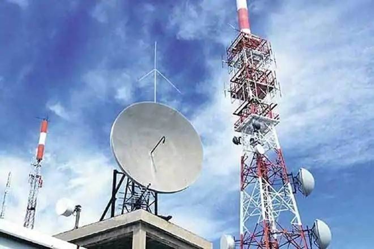 The Union Cabinet then decided to charge for spectrum given to the operators beyond the contracted amount through administrative orders. The Union Cabinet then decided to charge for spectrum given to the operators beyond the contracted amount through administrative orders.