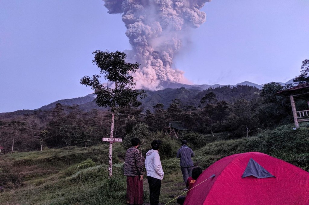 Merapi spewed ash and hot gas in a column as high as 6 kilometres (3.7 miles) into the sky in June, but no casualties were reported. Merapi spewed ash and hot gas in a column as high as 6 kilometres (3.7 miles) into the sky in June, but no casualties were reported.