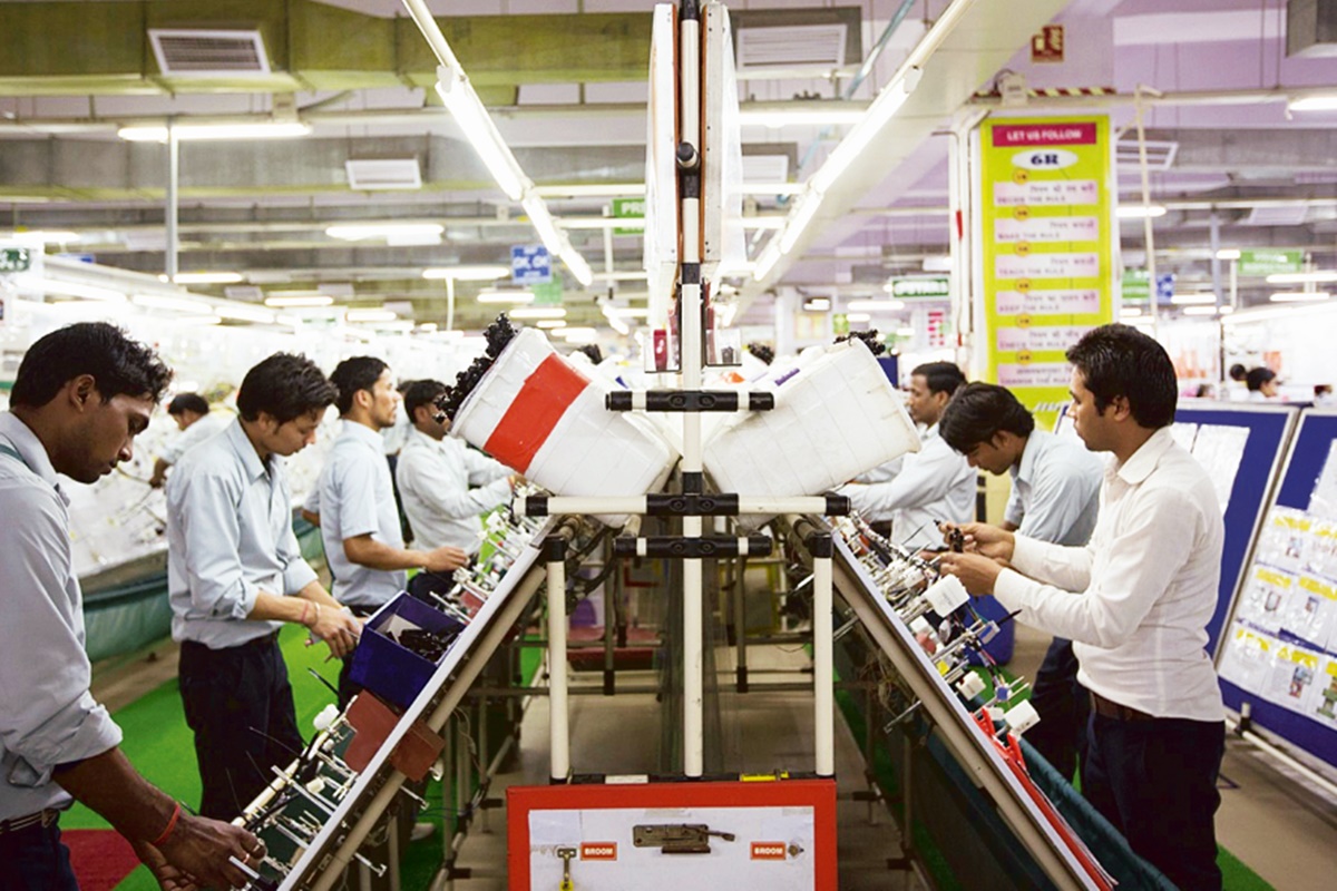 We upgrade our FY22e EPS by 7%, factoring in stronger recovery in SMRPBV and PKC. We upgrade our FY22e EPS by 7%, factoring in stronger recovery in SMRPBV and PKC.