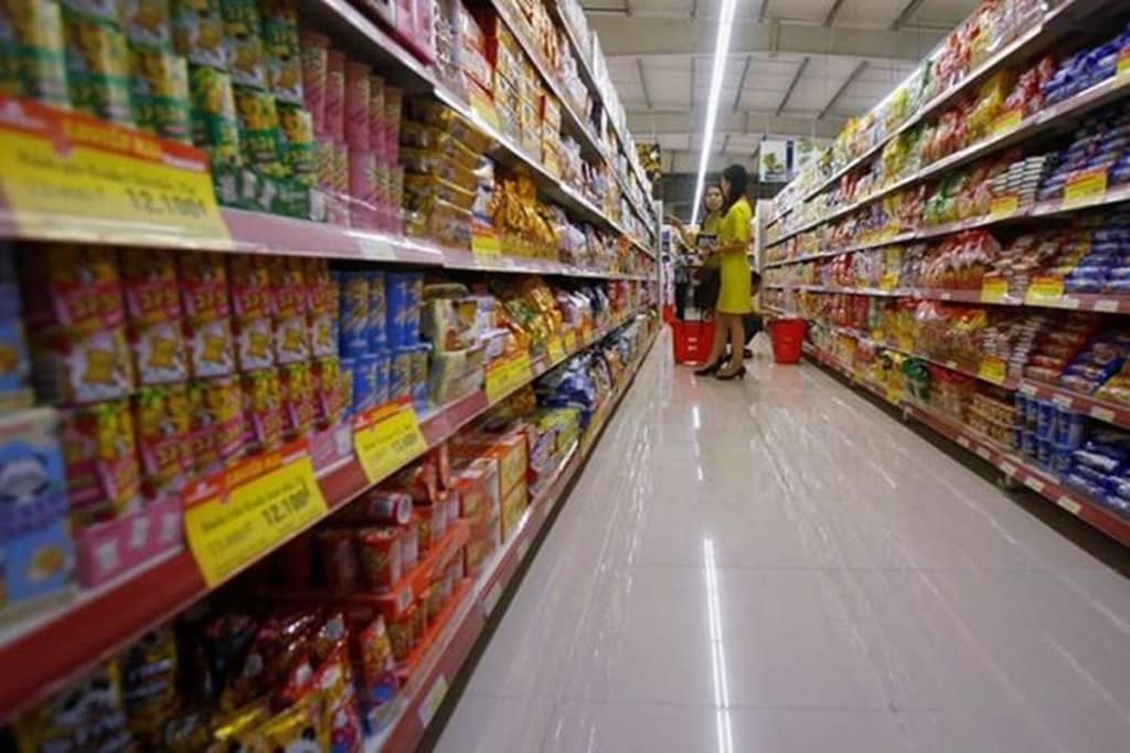 In the past, offline retail businesses had no problem luring customers with attractive schemes and discounts during the festive season.