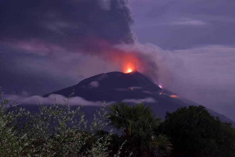 Indonesian volcano, volcano, Mt. Ile Lewotolok volcano, mount Ile Lewotolok volcano, volcano in Indonesia, Indonesia, volcano erupts in indonesia, East Nusa Tenggara, active volcanoes, volcano images