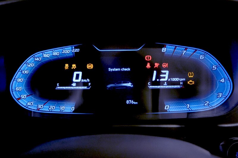 In front of the driver, Hyundai has provided a digital instrument cluster with TFT multi-information display for the new i20. The unit is similar to he one found in the current Hyundai Verna sedan. In addition to displaying the speedo, and tachometer prominently, it also displays the prompt for gearshift indicator, Parking sensor warning display, door & tailgate ajar, tyre pressure monitor display and even shows the turn-by-turn navigation.
