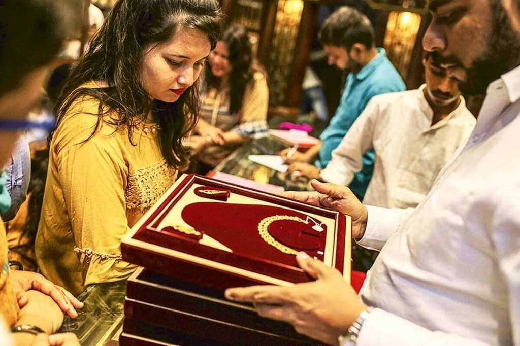 dhanteras 2020, gold buying, diwali 2020, gold price