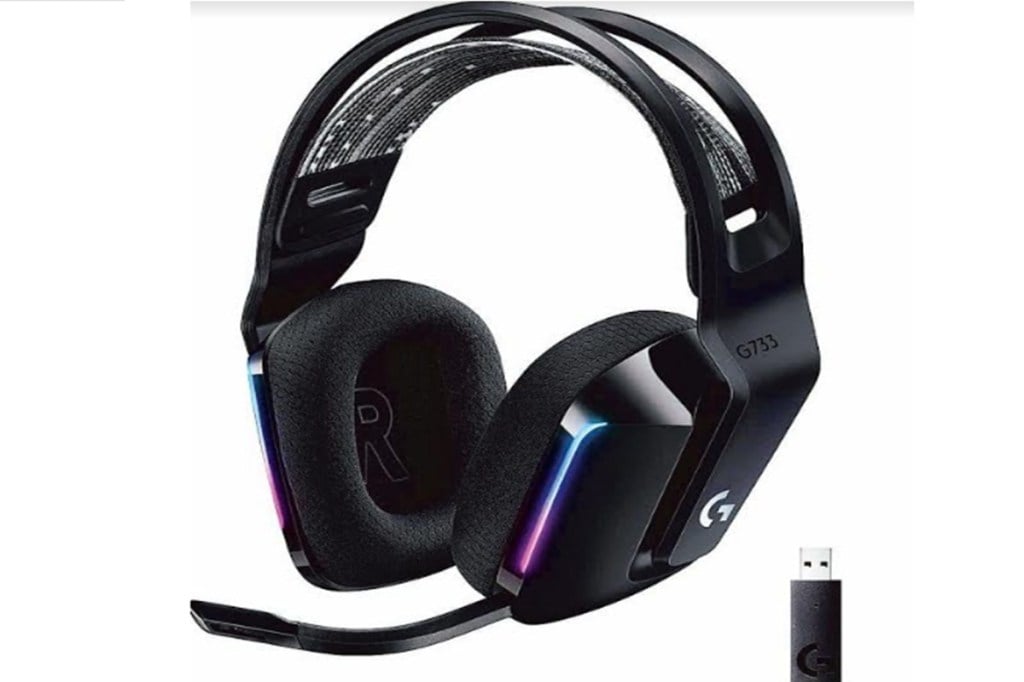 Tech-wise, the G733 comes with detachable mic with BLUE VO!CE technology—Advanced mic filters make your voice sound richer, cleaner and more professional.