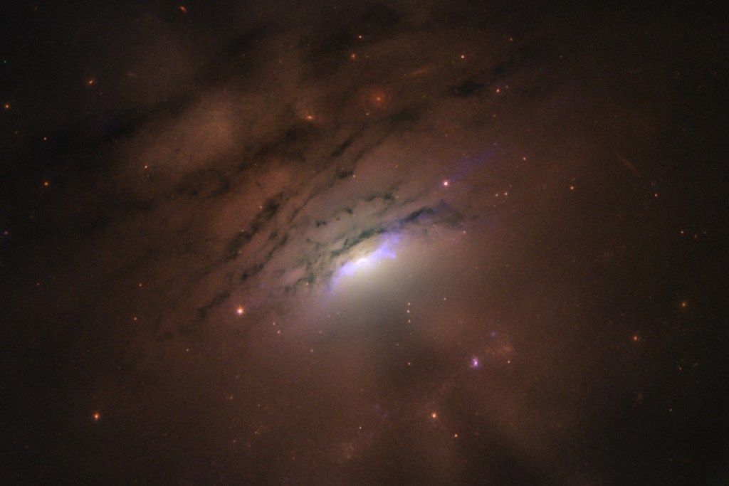 Centre for Astrophysics’ Peter Maksym-led team traced these rays to the core of the galaxy. (Image: NASA, ESA, and W.P. Maksym (CfA))