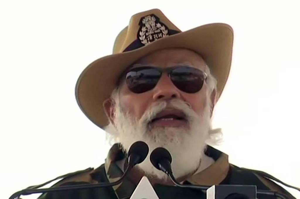 PM Modi diwali celebration. Modi In jaisalmer, Narendra Modi Diwali With BSF