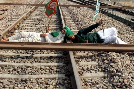 The state government saying it has succeeded in convincing farmer unions to allow partial resumption of services is no solution. (Image: IE/Harmeet Sodhi) The state government saying it has succeeded in convincing farmer unions to allow partial resumption of services is no solution. (Image: IE/Harmeet Sodhi)