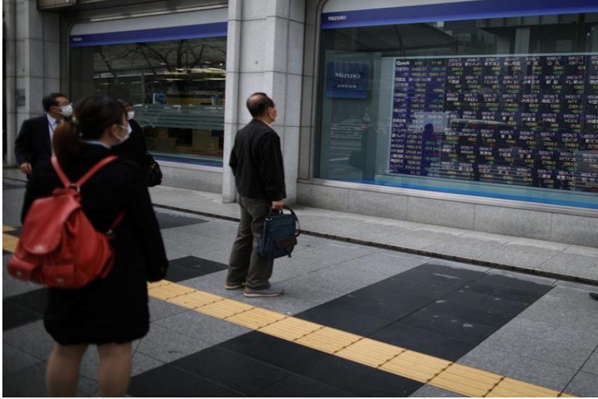 Tokyo's Nikkei 225 index gained 0.4% to 25,459.13 despite a report that machinery orders fell in September, suggesting weakness in corporate investment. (Photo source: Reuters) Tokyo's Nikkei 225 index gained 0.4% to 25,459.13 despite a report that machinery orders fell in September, suggesting weakness in corporate investment. (Photo source: Reuters)