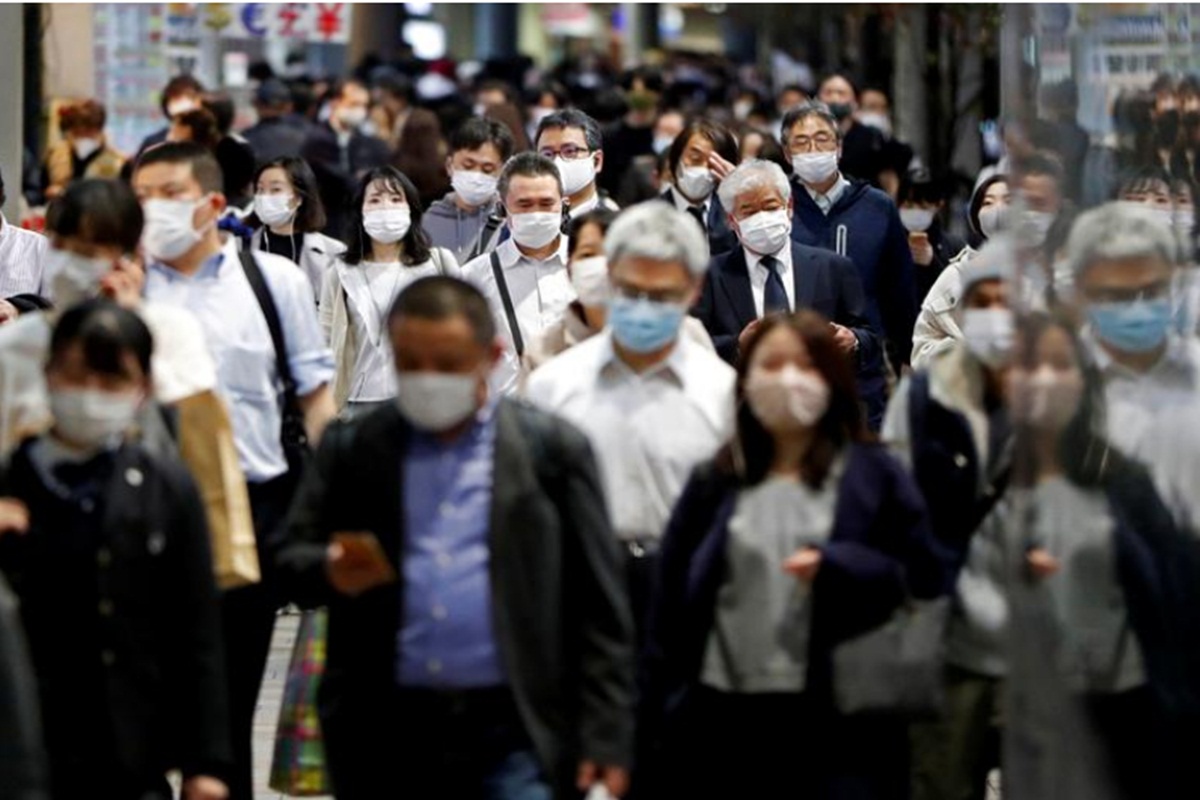 Mask-wearing outdoors, which until now has been mandatory, is no longer required where social distancing is possible. (Photo source: Reuters) Mask-wearing outdoors, which until now has been mandatory, is no longer required where social distancing is possible. (Photo source: Reuters)
