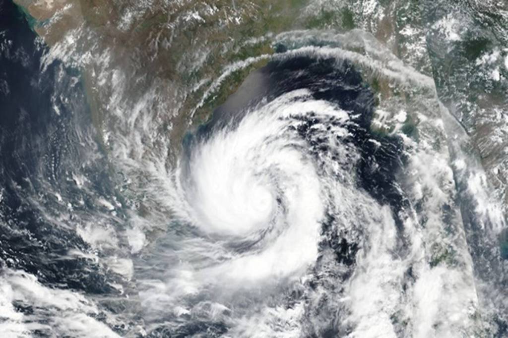 cyclone nirvar, cyclone on tamil nadu, cyclone landfall in puducherry, dos and dont in cyclone, NDMA, IMD, cycloen disaster managment