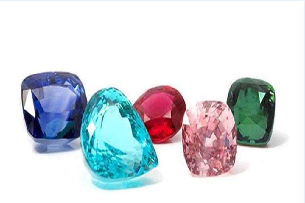 Most of the reputed jewellers recruit gemmologists to help in the repair and re-cutting of precious gemstones.