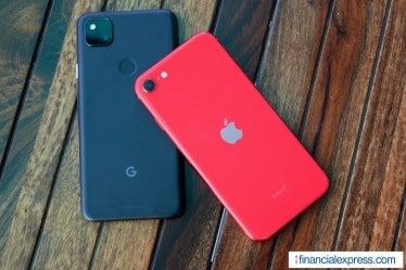 Pixel 4a on the left, iPhone SE on the right. (Photo credit: Saurabh Singh/Financial Express)