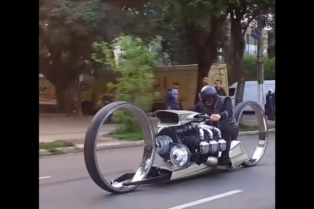 Crazy! TMC Dumont is a 300hp motorcycle fitted with a Rolls-Royce aircraft engine: Watch video