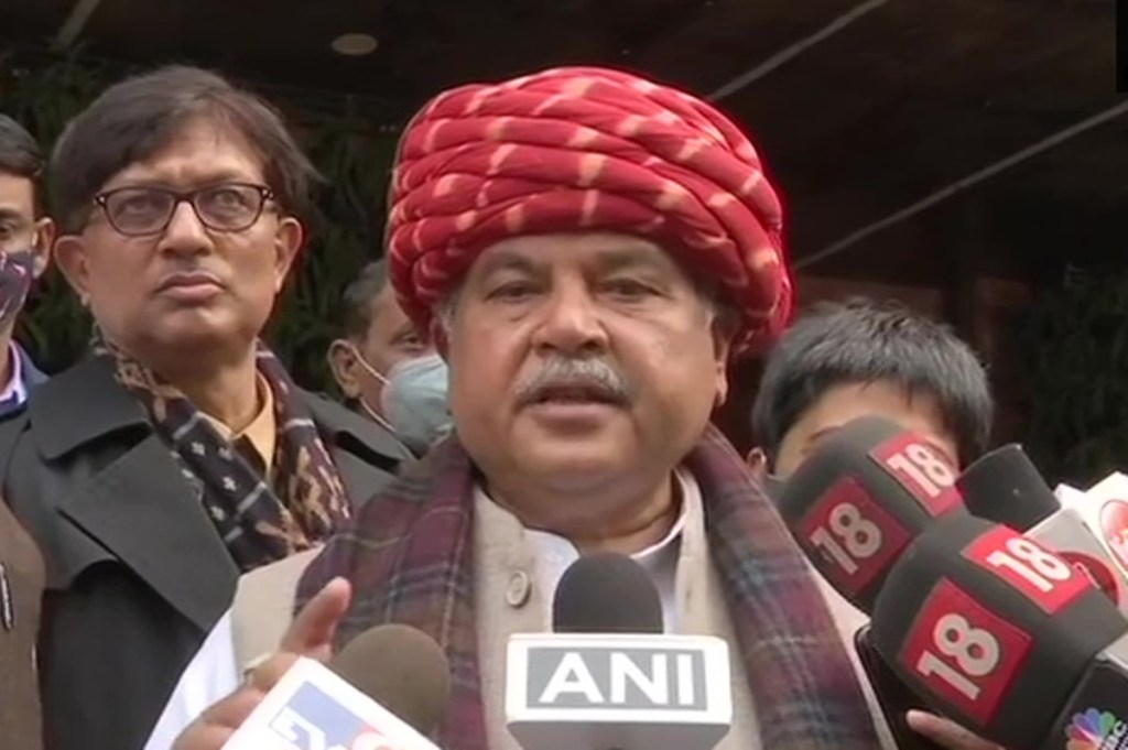 Tomar reiterated his offer of dialogue on the provisions of the three laws.