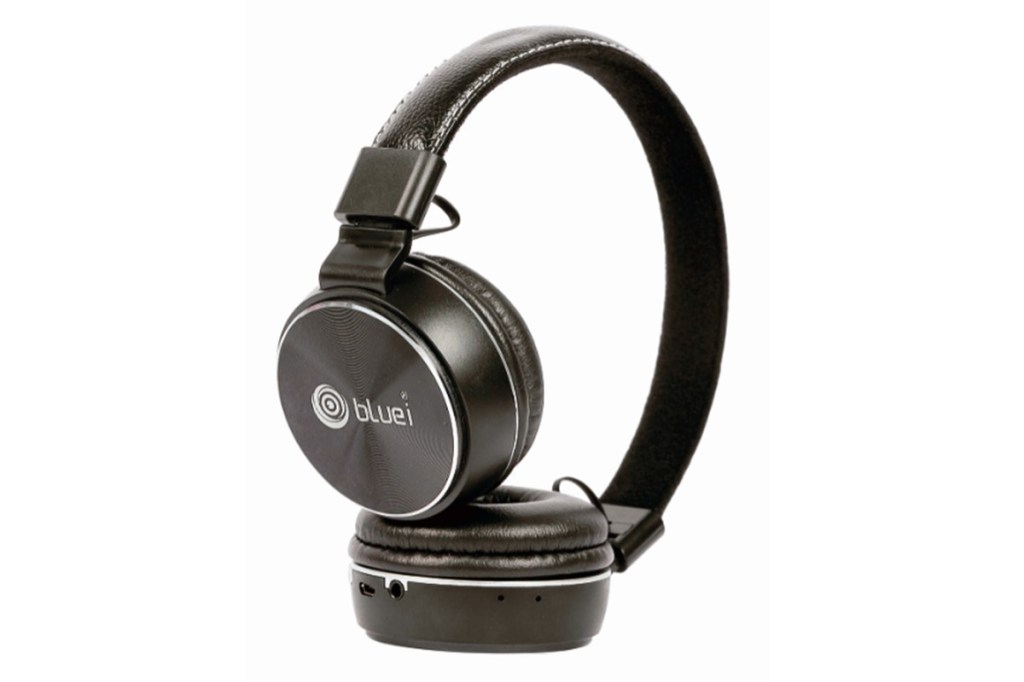 The Massive 4 is a compact, lightweight, rough-n-tough, stylish wireless phone with a long battery life.