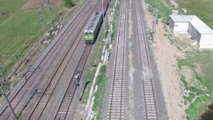 This section of EDFC is built at a cost of Rs 5,750 crore and, when completed, will decongest the existing Kanpur-Delhi main line and double the speed of freight trains from 25 kmph to 75 kmph.