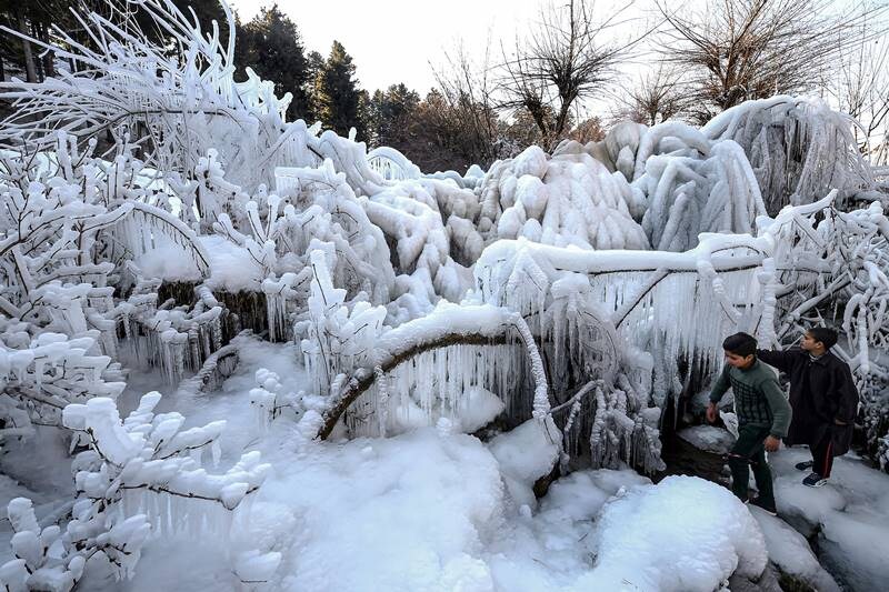Chillai Kalan, Chillai Kalan begins, Kashmir, Kashmir valley, Freezing cold for forty days, Chillai kalan begins in Kashmir, kashmir weather, kashmir snowfall, kashmir temperature