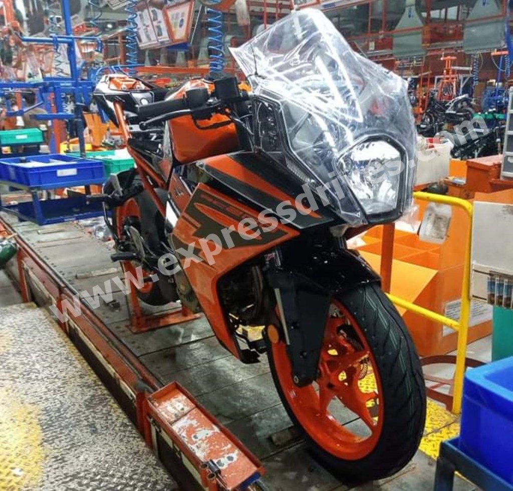 Heavily restyled 2021 KTM RC 200 spied undisguised for the first time: Production starts at Chakan!