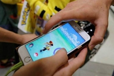 smartphone addiction, smartphone use, vico smartphone fafecting human relationship survey, smartphone affecting mental health, increase in use of smartphone, increase in dependenec on smartphone