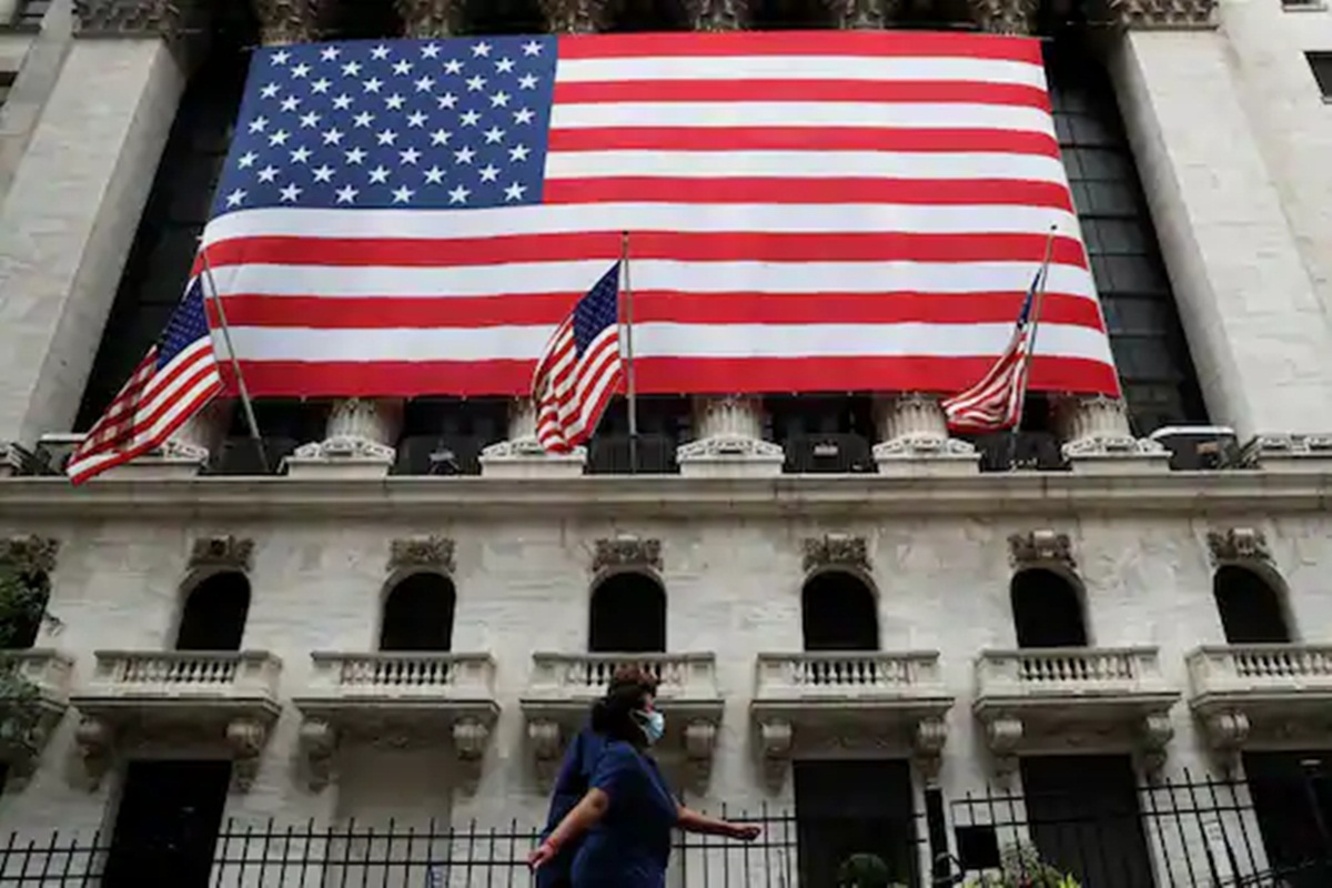 Several states saw surging numbers in the week after Thanksgiving, when millions of Americans disregarded warnings to stay home and celebrate only with members of their household. (Photo source: Reuters) Several states saw surging numbers in the week after Thanksgiving, when millions of Americans disregarded warnings to stay home and celebrate only with members of their household. (Photo source: Reuters)
