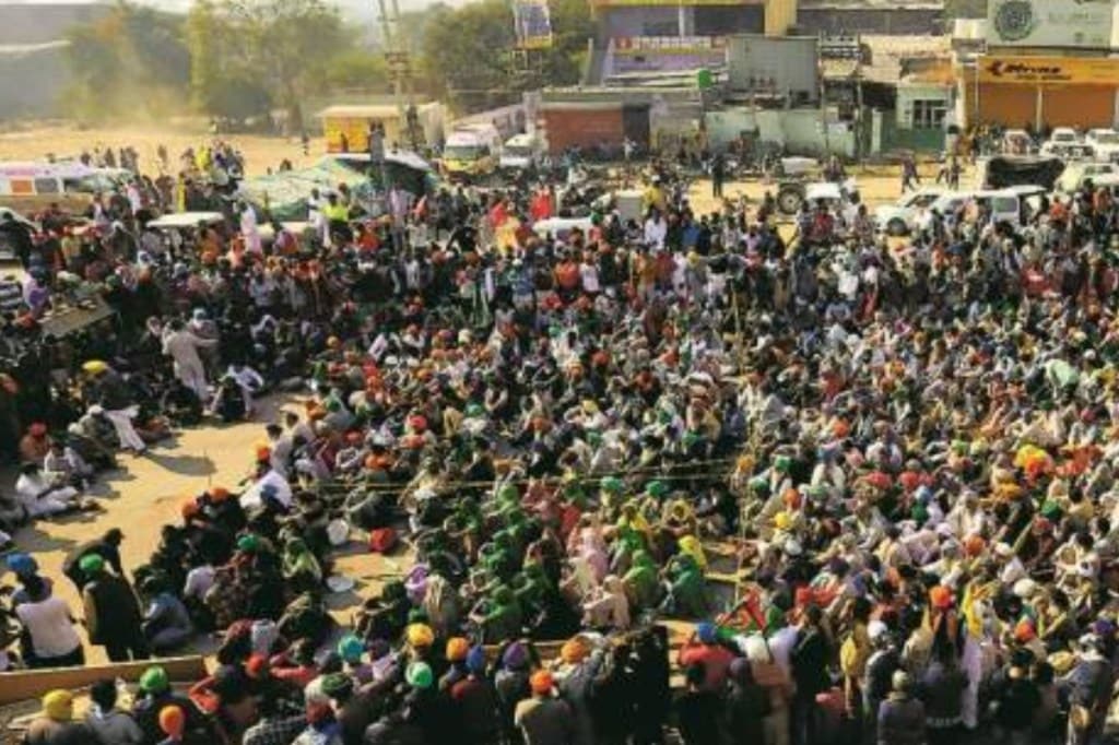 Shiromani Akali Dal supremo Parkash Singh Badal on Thursday returned his Padma Bibhushan title to show allegiance to the farmers’ cause. Shiromani Akali Dal supremo Parkash Singh Badal on Thursday returned his Padma Bibhushan title to show allegiance to the farmers’ cause.