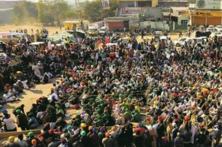Shiromani Akali Dal supremo Parkash Singh Badal on Thursday returned his Padma Bibhushan title to show allegiance to the farmers’ cause. Shiromani Akali Dal supremo Parkash Singh Badal on Thursday returned his Padma Bibhushan title to show allegiance to the farmers’ cause.