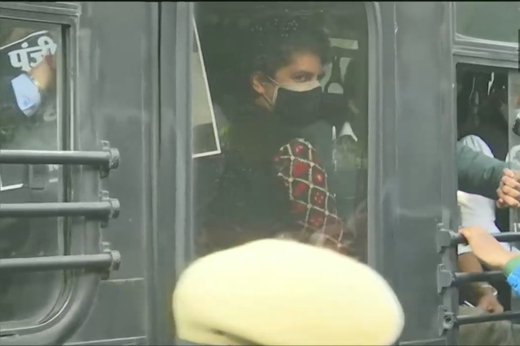 Priyanka Gandhi detained by Delhi Police 