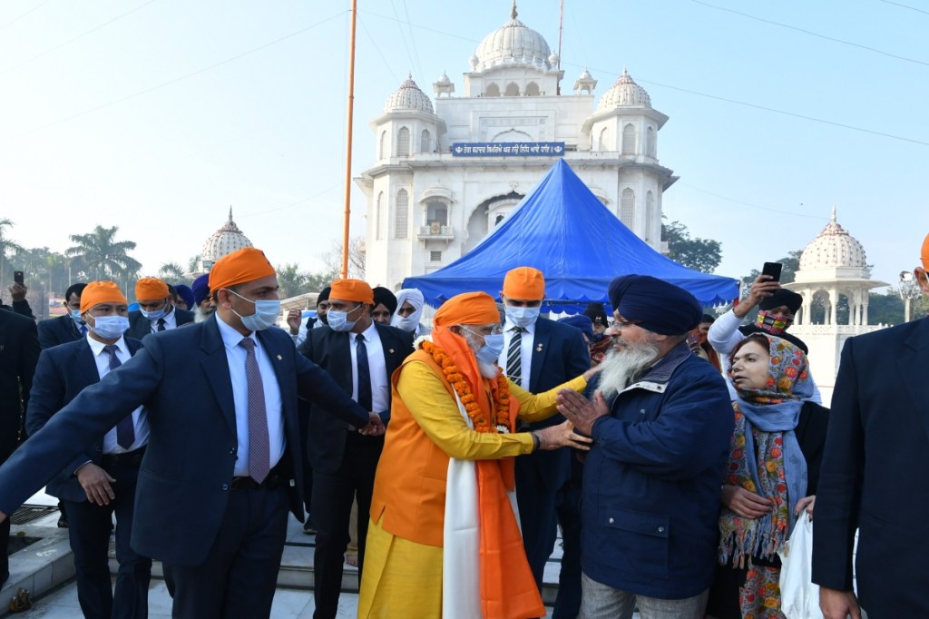 narendra modi, modi at Gurudwara Rakab Ganj Sahib.