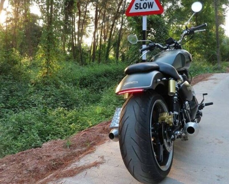 The Hummingbird has a twin-pod instrument console that's been positioned towards the left of the fuel tank. It gets a smaller LED headlamp that has been set lower as well. A cruiser needs big wide tyres and the Hummingbird gets a 120 section up front and a 180 mm at the rear. (Photo: Instagram/bulleteercustoms)